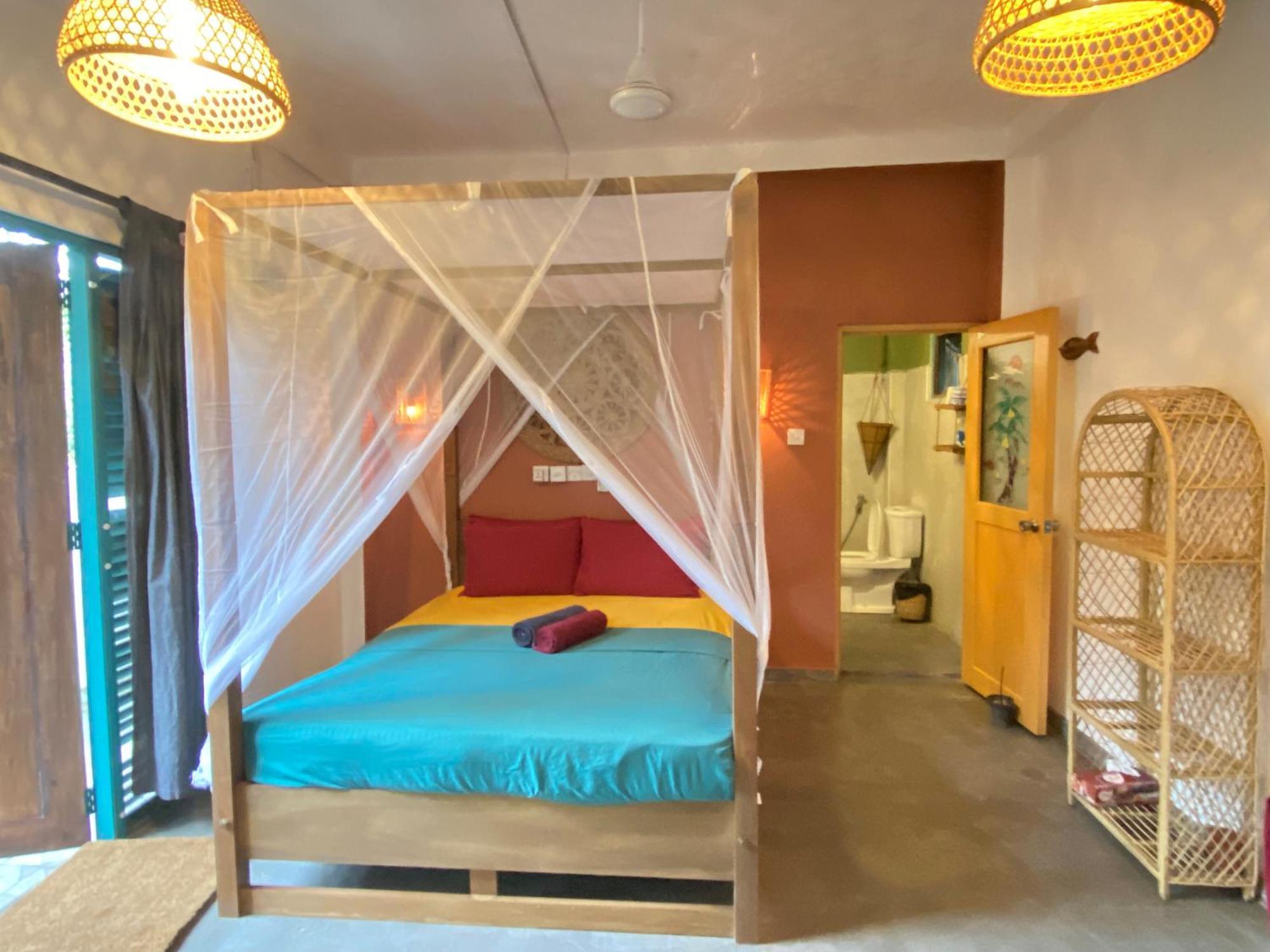 Babylon Mirissa Hostel Exterior photo